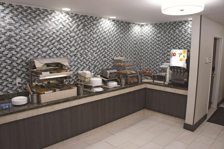 Food & Drinks 5, La Quinta Inn & Suites by Wyndham Covington, Newton