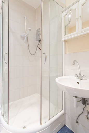 Bathroom 3, Amber Residence Hotel, London