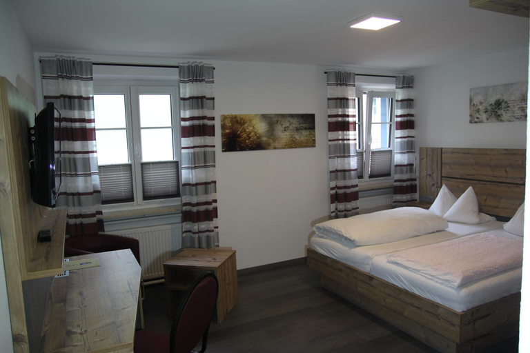 Bedroom 3, Hotel-Gasthof Zur Post, Neumarkt in der Oberpfalz