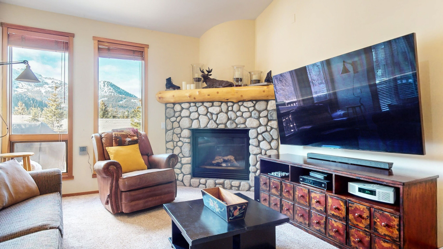 Living area 2, Snowcreek V #997 2 Bedroom Condo by RedAwning, Mono