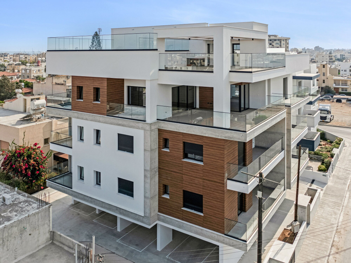 Exterior & Views 2, Sanders Crystal 1 Pleasant 3-bdr Apt With Shared Pool
