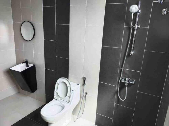 Bathroom 3, Dawn de Ville-Private Pool BBQ Karaoke 34-40pax, Kinta