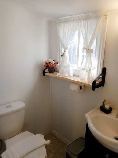 Bathroom 3, Rothesay Motel, Kings