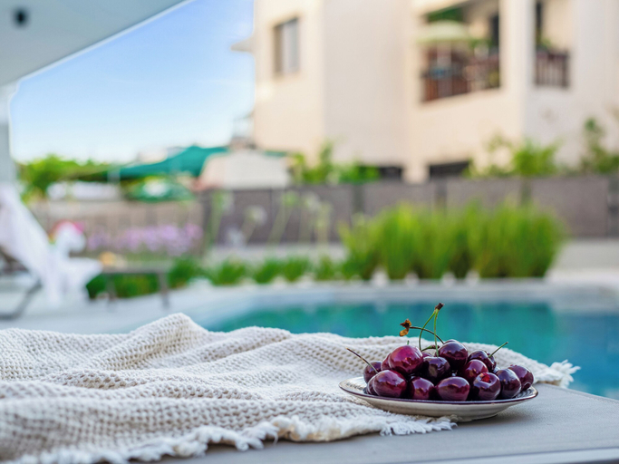 Food & Drinks, Sanders Olive - Chic 2-bdr Apt With Shared Pool