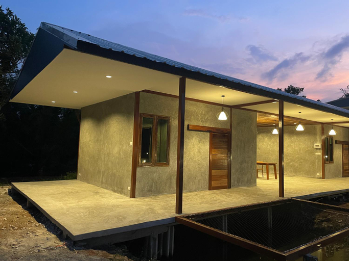 Exterior 13