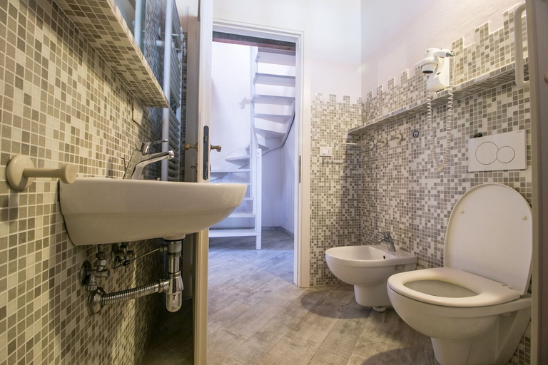 Bathroom 3, Appartamento Palazzeta With Pool, Near the Sea, Livorno