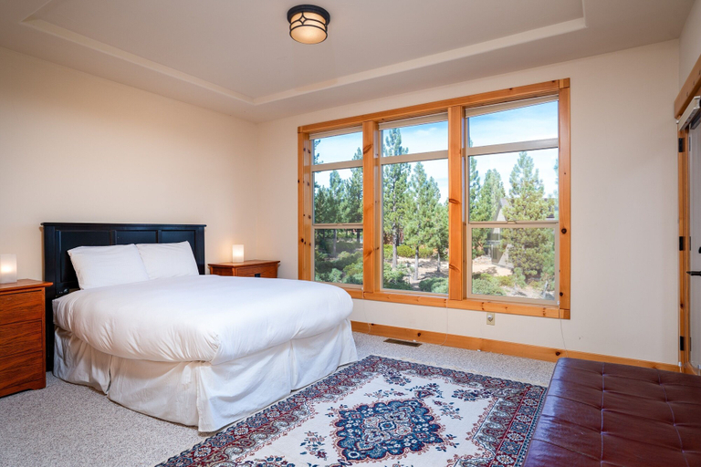 Room 3, Tahoe Donner Pinnacle Loop Mountain 5 Bedroom Home by RedAwning, Nevada