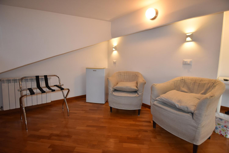Others 4, Vassallo B&B, Roma