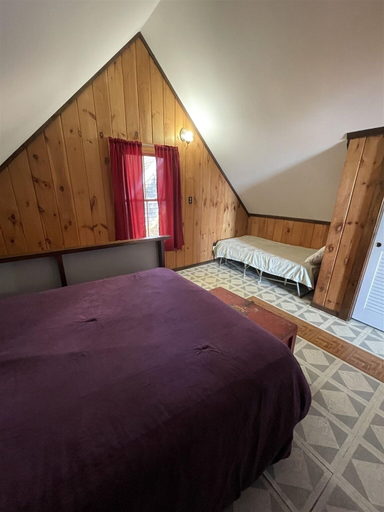 Room 3, 1901 House Limit 10 4 Bedroom Cottage by RedAwning, Cumberland