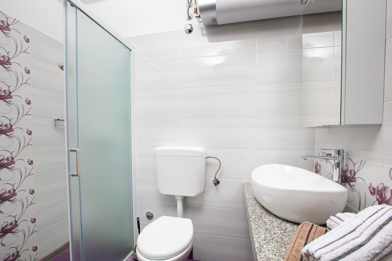 Bathroom 4, Apartments Edi & Tea, Malinska-Dubašnica
