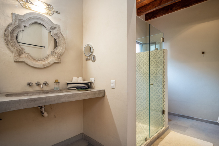 Bathroom 2, Casa Garita, Allende