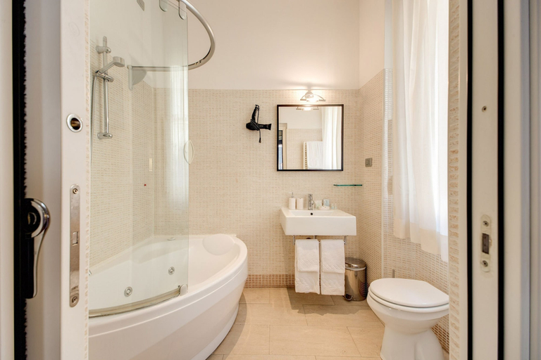 Bathroom 5, Target Inn Rome, Roma