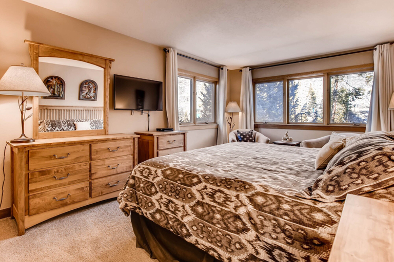 Bedroom 3, Quicksilver 1662, Summit