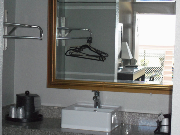 Bathroom 3, Carolina Lodge, Barnwell