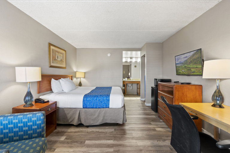 Bedroom 4, Travelodge by Wyndham Pueblo, Pueblo