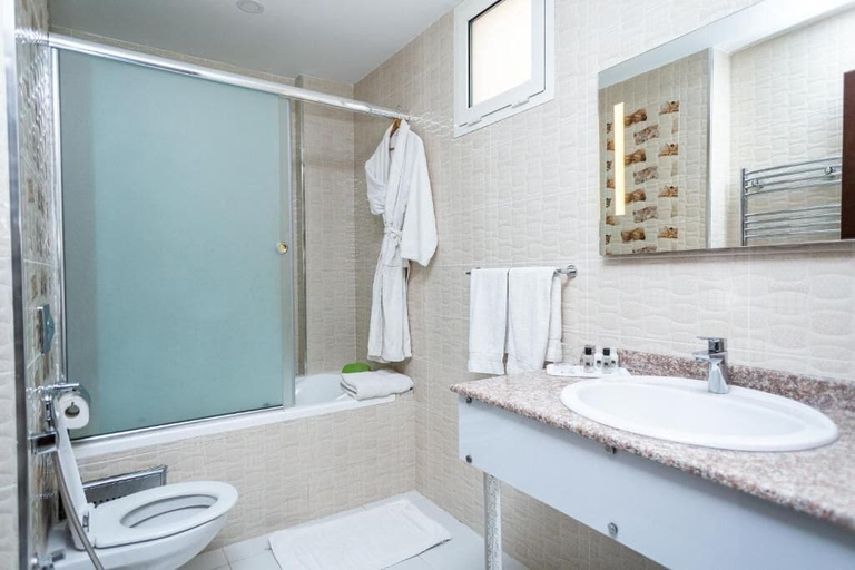 Bathroom 4, Rue d'Or, Setif
