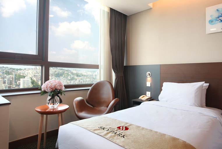 Bedroom 23