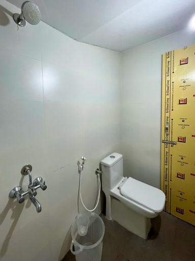 Bathroom 2, Rahees Bi Roambay - Backpacker Hostel, Mysore