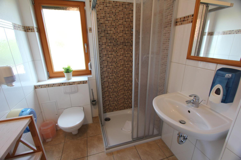 Bathroom 4, Naturcamp Duvendiek Pension, Vorpommern-Rügen
