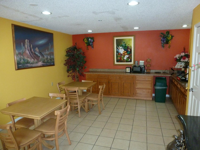Food & Drinks 5, Redwood Inn - White Hall, Jefferson