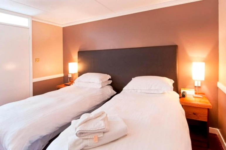 Bedroom 3, Cromwell Lodge Hotel by Greene King Inns, Oxfordshire