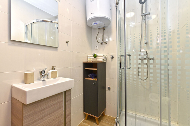 Bathroom 3, House 1411, Marčana