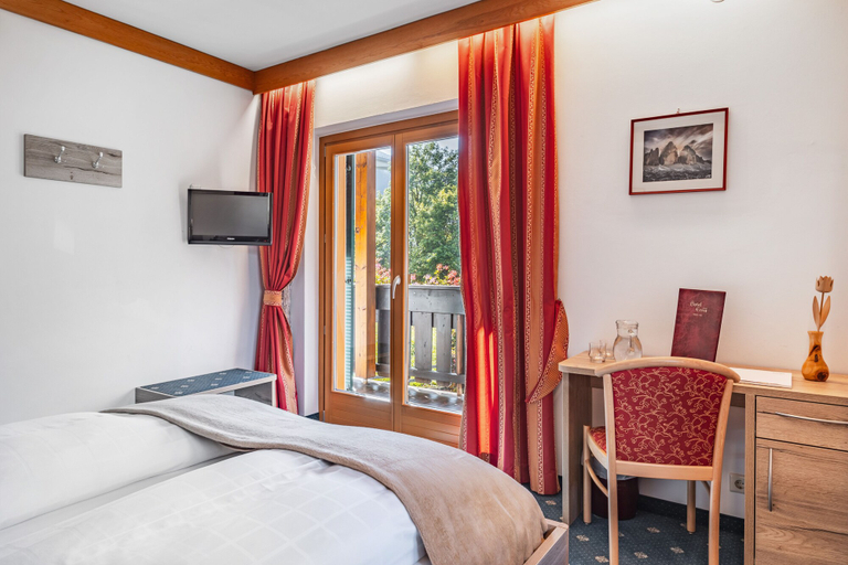 Bedroom 4, Hotel Erna, Bolzano