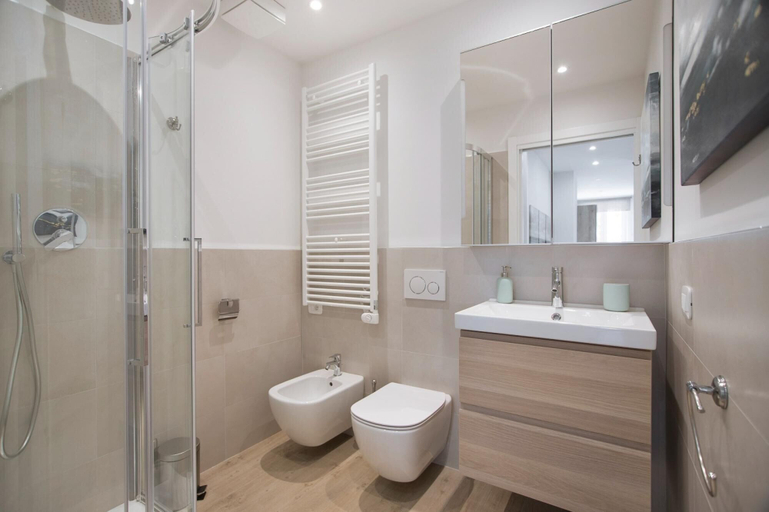 Bathroom, Italianway - Cristoforo Colombo 12, Imperia