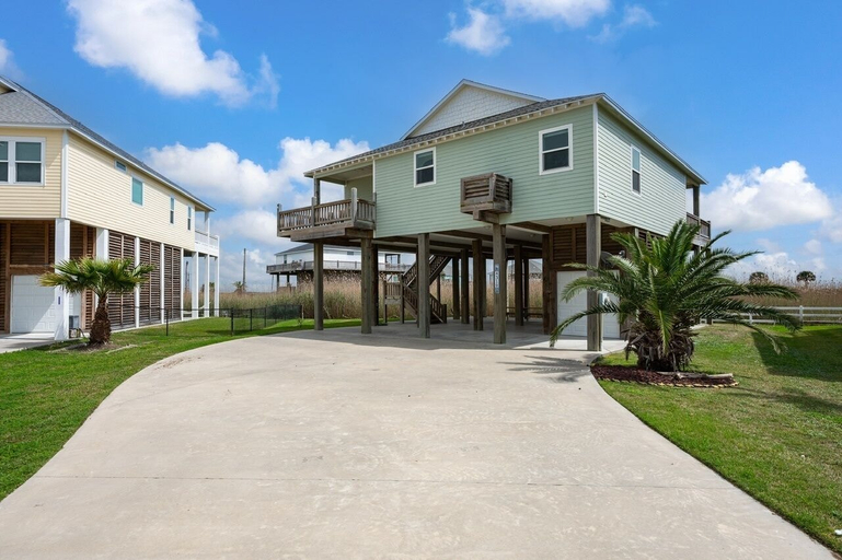 Exterior 5, Viewtastic 3 Bedroom Home by RedAwning, Galveston