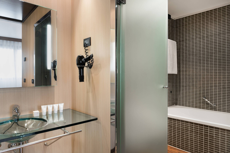 Bathroom 13