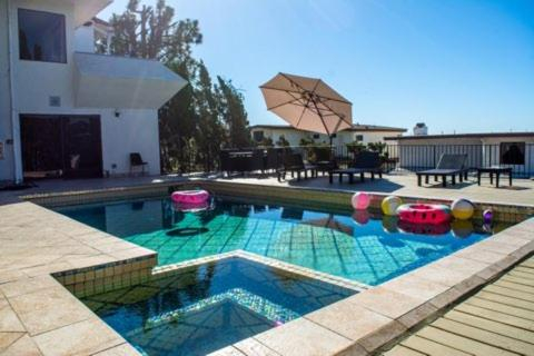 Facilities 5, Hollywood Hills private room, Los Angeles