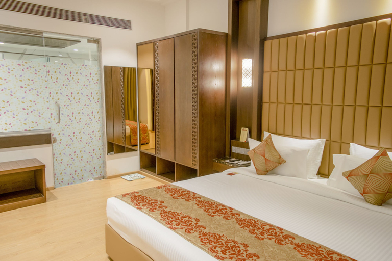 Bedroom 3, The Corinthians Resort, Pune