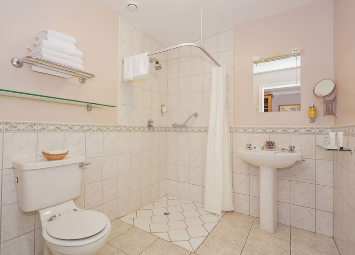 Bathroom 4, Abbey Lodge
