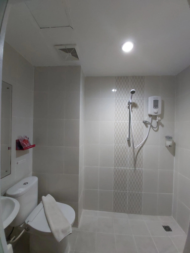 Bathroom 5, Citismart Hotel BSD, Tangerang Selatan