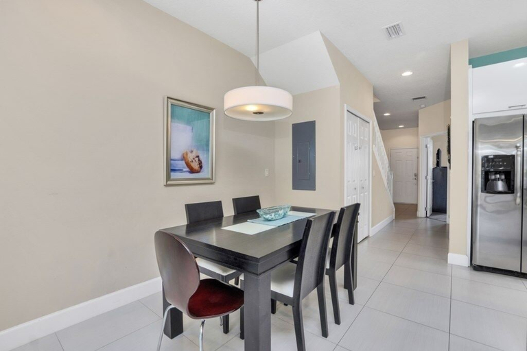Others 5, 3 Bed Town Home With Splash Pool! 3 Bedroom Townhouse by RedAwning, Lake