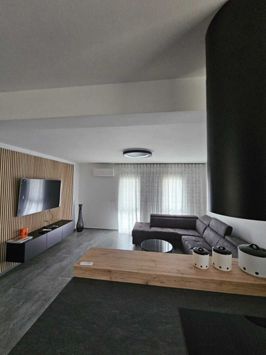 Others 5, Apartments Royal, Vir