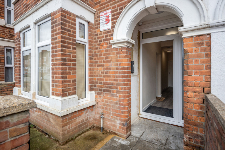 Exterior & Views 2, Studio Flat in Bedford Near Hospital & Stations, Bedfordshire