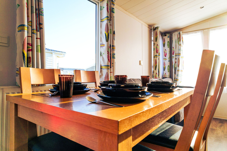 Dining, Captivating 6-person Caravan in Rhyl, Denbighshire