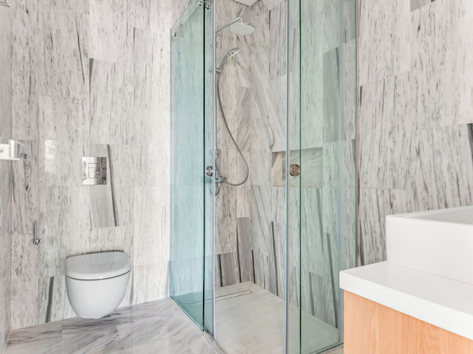 Bathroom 4, Sanders Olive - Chic 2-bdr Apt With Shared Pool