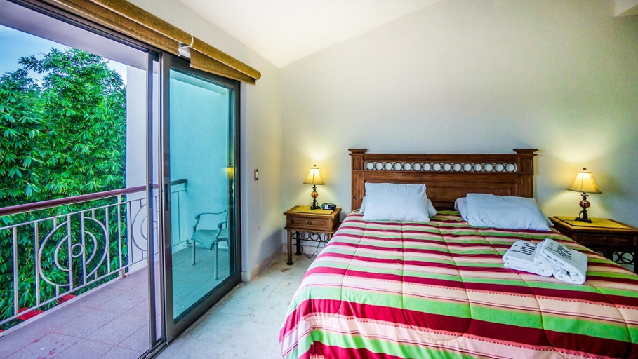 Room 5, Paseo Del Sol Cenote A 301 2 Bedroom Condo by RedAwning, Cozumel