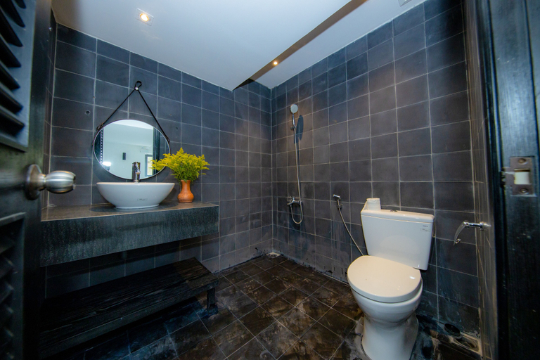 Bathroom, Azure Beach Hotel, Da Nang