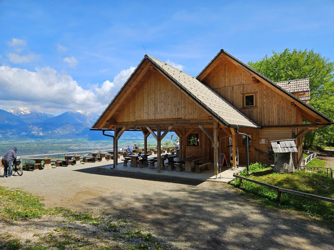 Others 4, Koca na Talezu, Bled