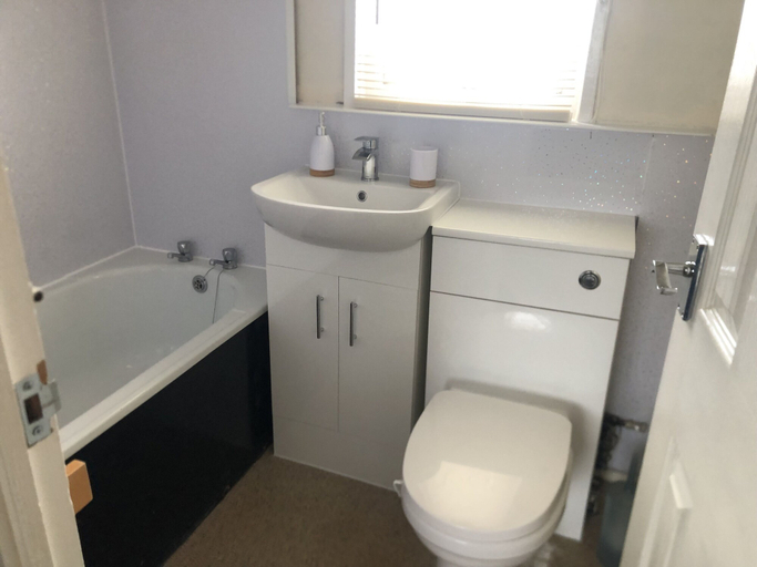 Bathroom, 2 bed dog Friendly Chalet on Sunbeach Scratby, Norfolk