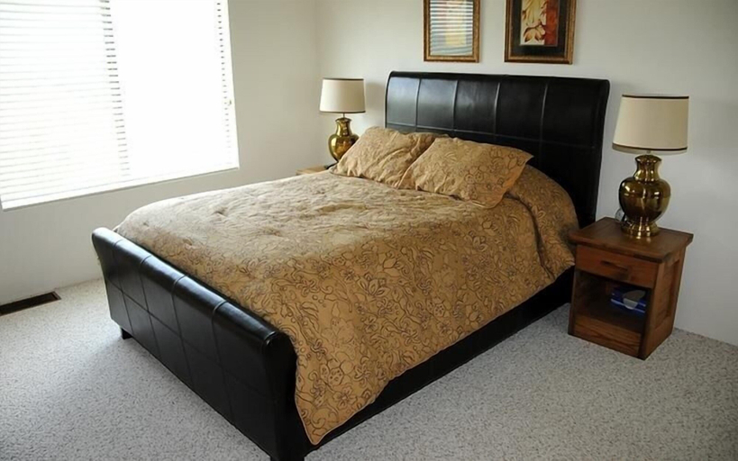 Bedroom 2, Seven Springs Sunridge 3 BR Condo, Pet Friendly! by RedAwning, Somerset