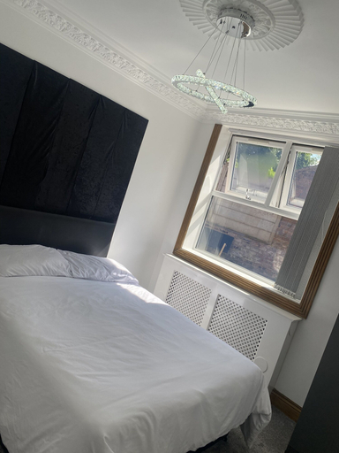 Bedroom 2, Beautiful 1-bed Apartment in Wolverhampton, Wolverhampton