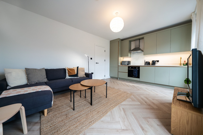 Others 5, The Battersea Place - Charming 4bdr Flat, London