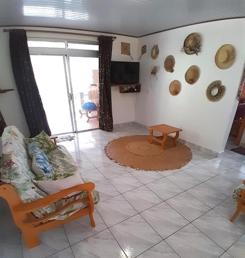 Others 5, CHEZ VAIANA