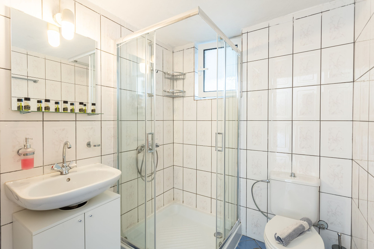 Bathroom, Sunset Serenity - Kardamili Seaside Getaway, Peloponnese