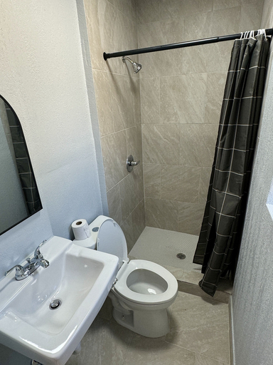 Bathroom 5, Budget Inn, Davidson