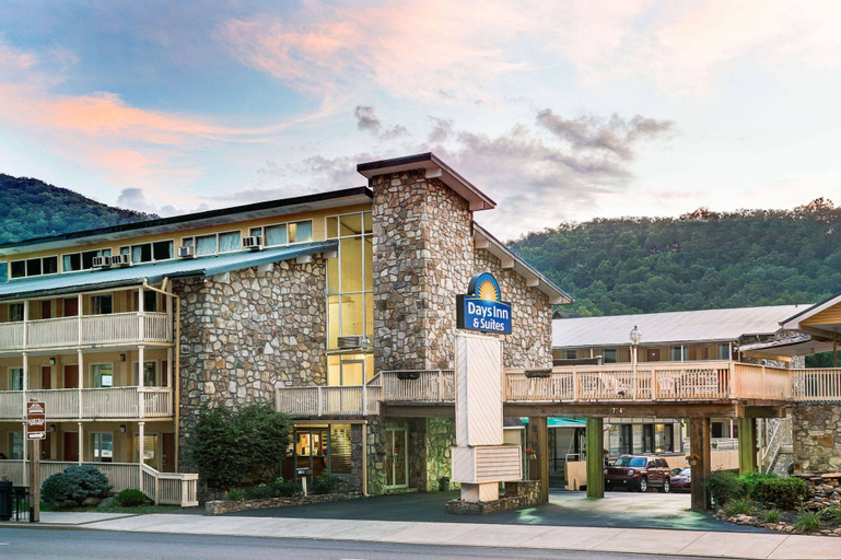 Days Inn & Suites by Wyndham Downtown Gatlinburg Parkway, Sevier